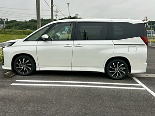 TOYOTA NOAH 2025