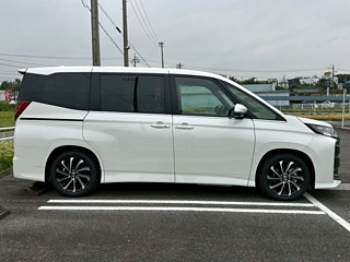 TOYOTA NOAH 2025