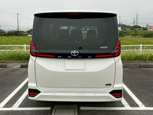 TOYOTA NOAH 2025