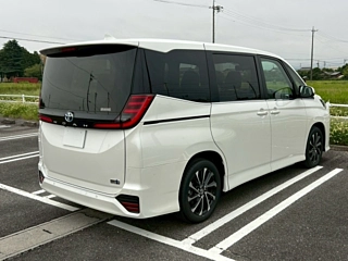 TOYOTA NOAH 2025