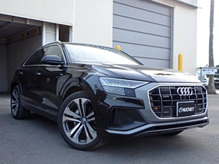 AUDI Q8 2021