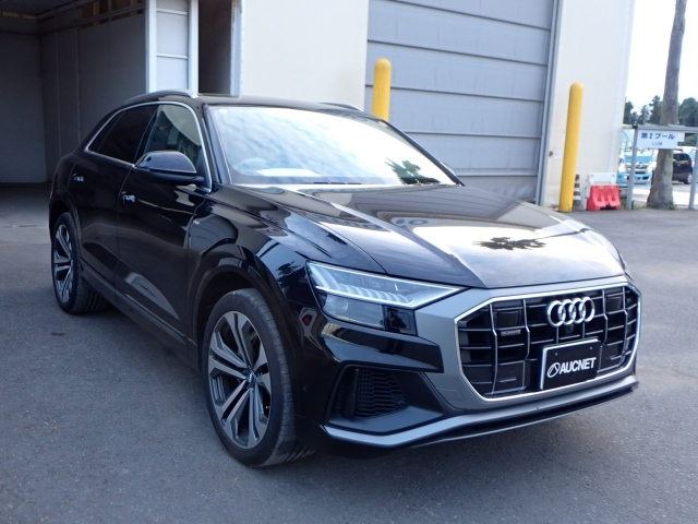 AUDI Q8 2021