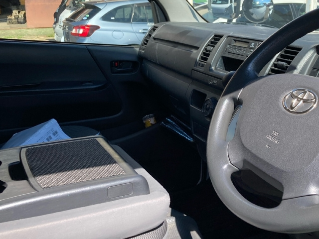 TOYOTA HIACE VAN 2014