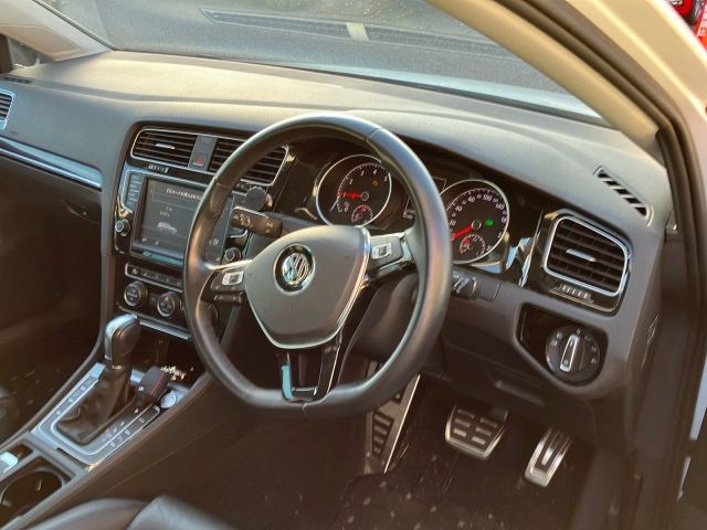 VOLKSWAGEN GOLF VARIANT 2015