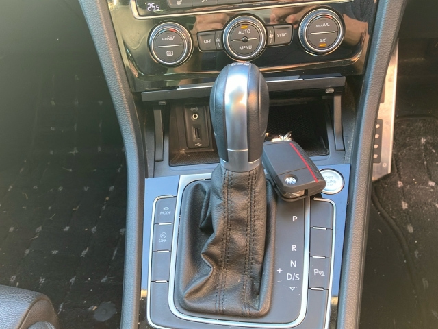 VOLKSWAGEN GOLF VARIANT 2015