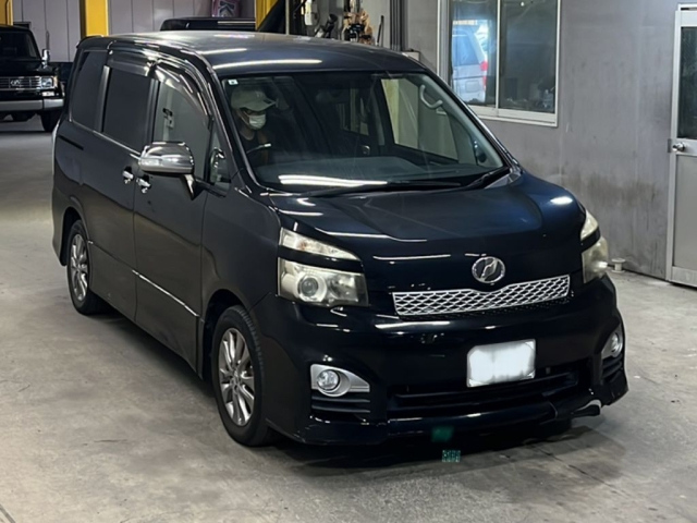 TOYOTA VOXY 2011