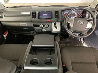 TOYOTA HIACE VAN 2020