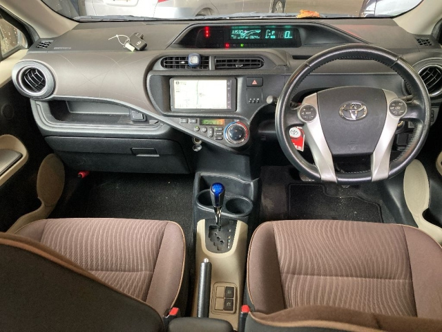 TOYOTA AQUA 2012