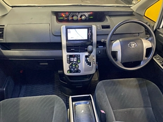 TOYOTA NOAH 2013