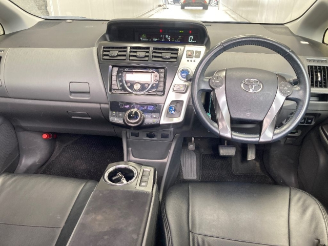 TOYOTA PRIUS ALPHA 2013