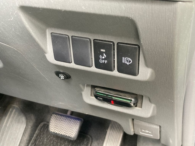 TOYOTA PRIUS ALPHA 2013