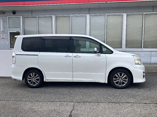 TOYOTA VOXY 2012