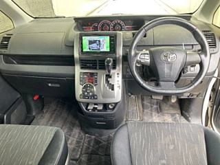 TOYOTA VOXY 2012