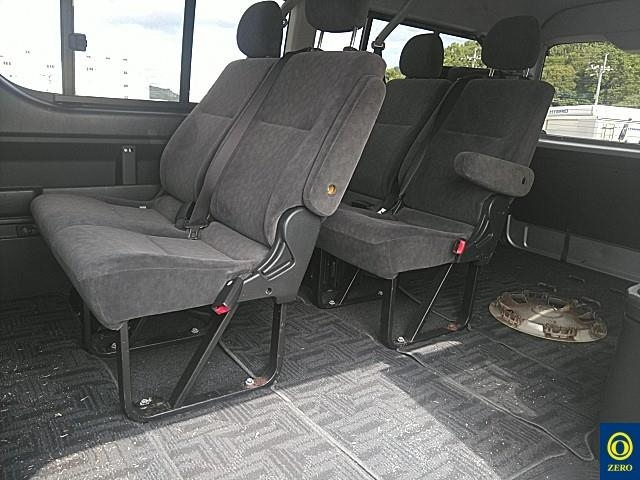 TOYOTA HIACE 2012