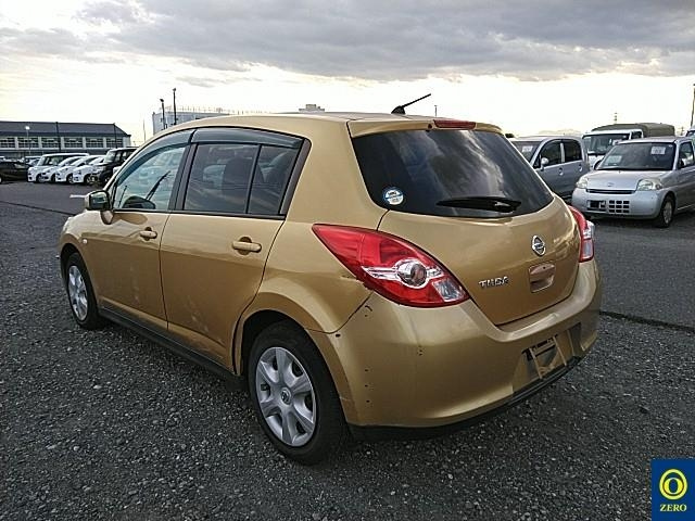 NISSAN TIIDA 2010