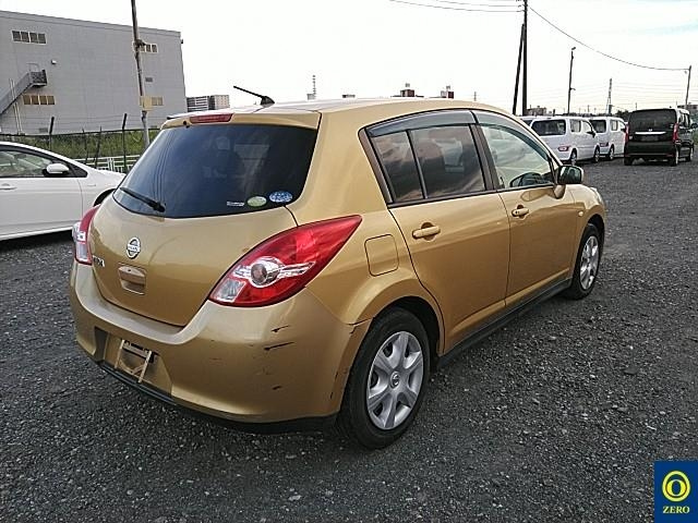 NISSAN TIIDA 2010