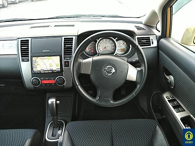 NISSAN TIIDA 2010