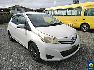 TOYOTA VITZ 2011