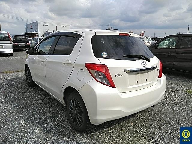 TOYOTA VITZ 2011