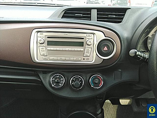 TOYOTA VITZ 2011