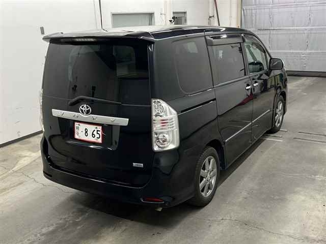 TOYOTA VOXY 2009