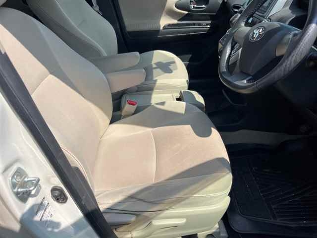 TOYOTA WISH 2012