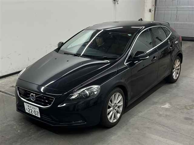 VOLVO V40 2015