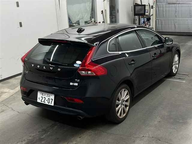 VOLVO V40 2015