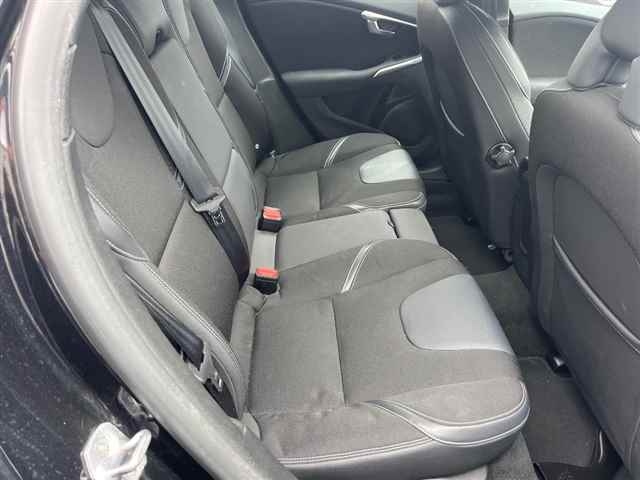 VOLVO V40 2015