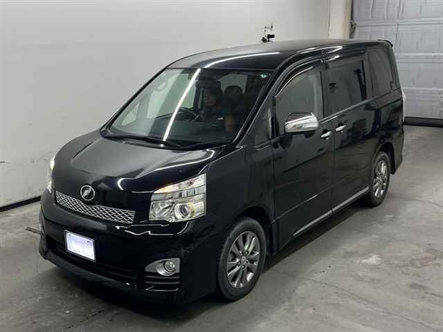 TOYOTA VOXY 2013