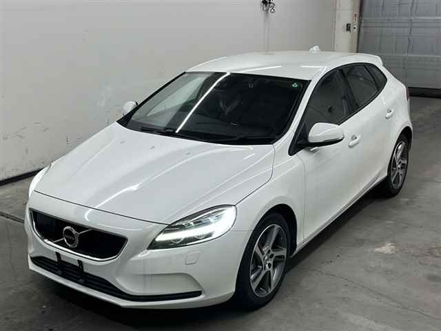 VOLVO V40 2017