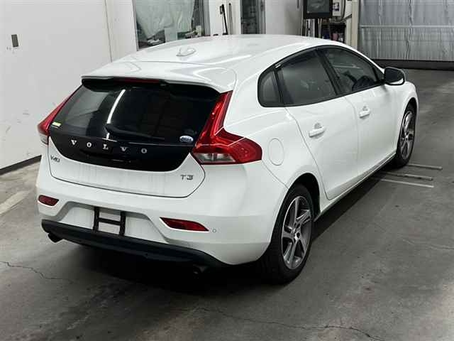 VOLVO V40 2017