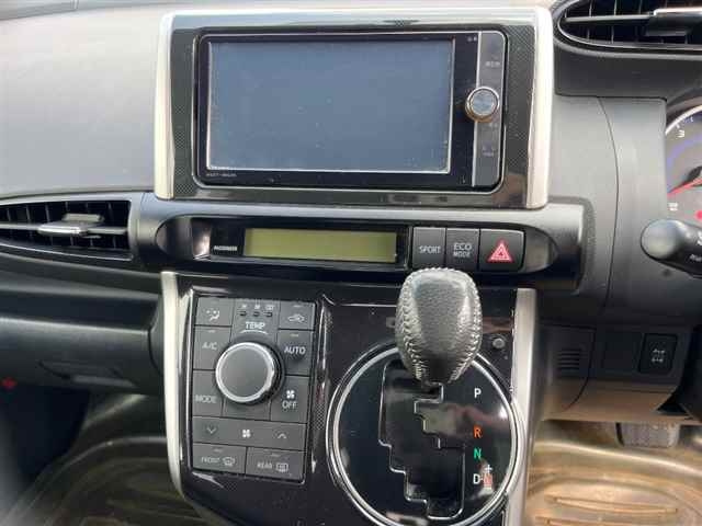 TOYOTA WISH 2012