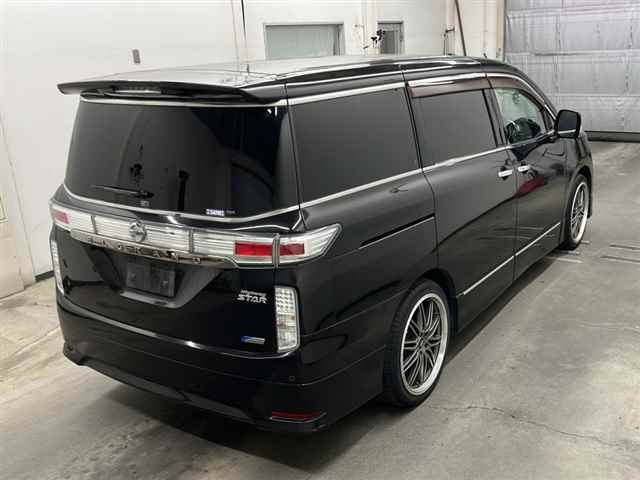 NISSAN ELGRAND 2010
