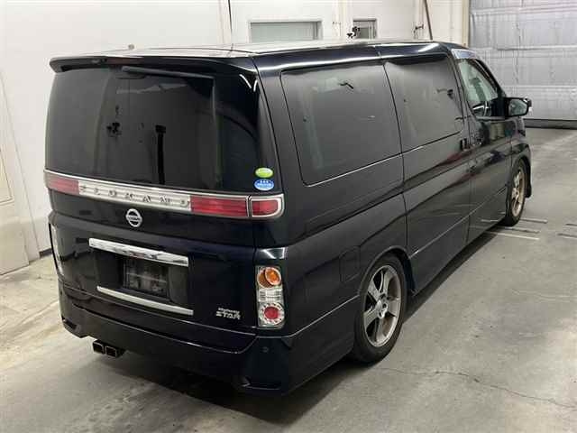 NISSAN ELGRAND 2010