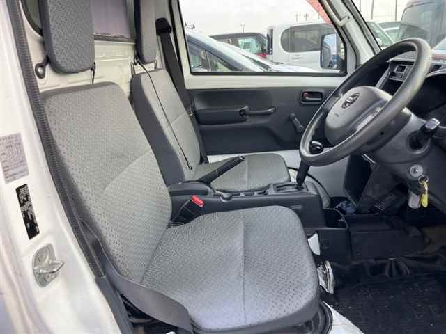 NISSAN CLIPPER TRUCK 2016