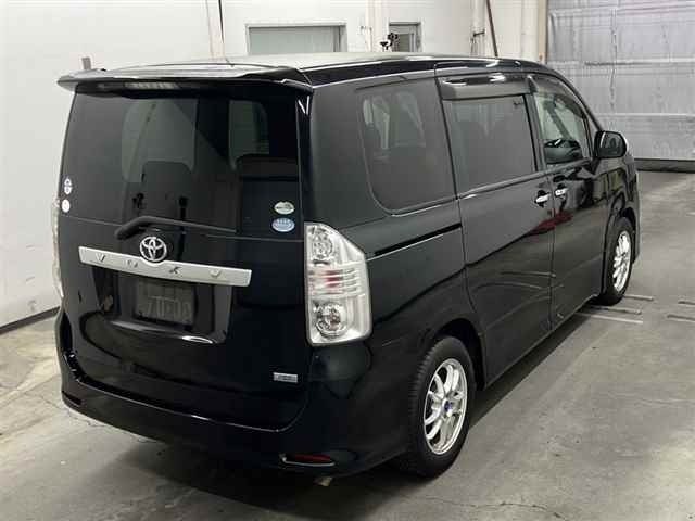 TOYOTA VOXY 2008
