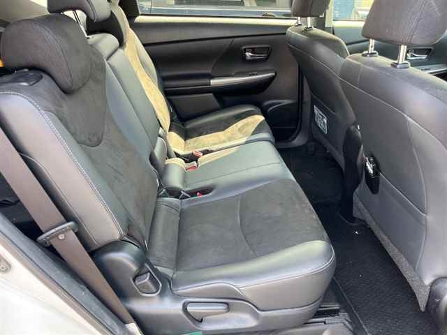 TOYOTA PRIUS ALPHA 2015
