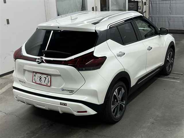 NISSAN KIX 2024