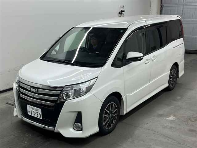 TOYOTA NOAH 2016