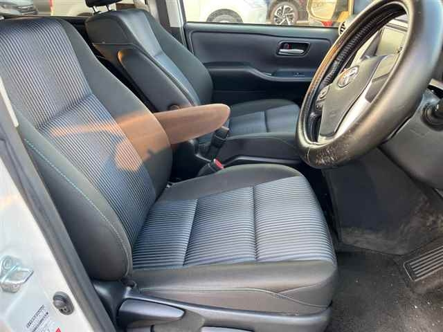 TOYOTA NOAH 2016