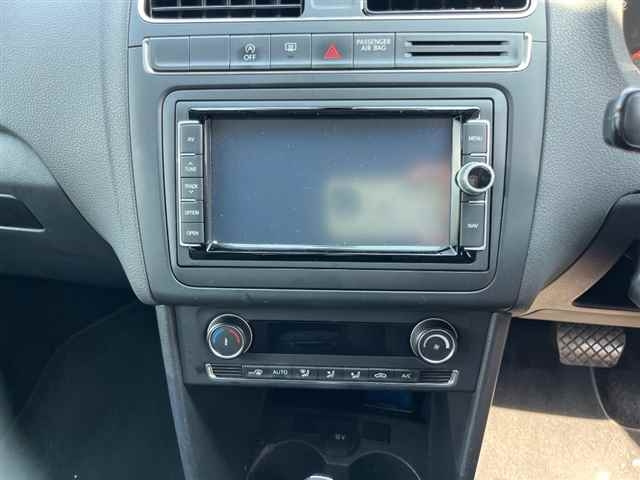 VOLKSWAGEN POLO 2015