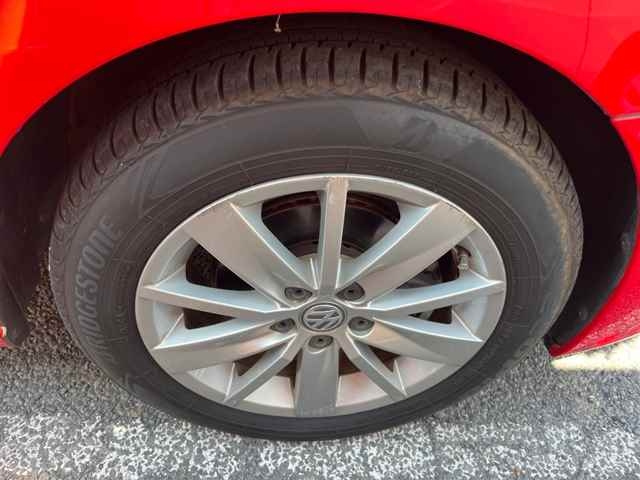 VOLKSWAGEN POLO 2015