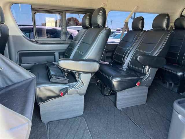TOYOTA HIACE 2017