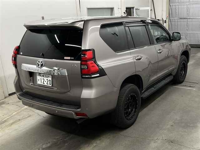 TOYOTA LAND CRUISER PRADO 2021