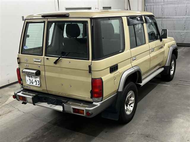 TOYOTA LAND CRUISER 2015