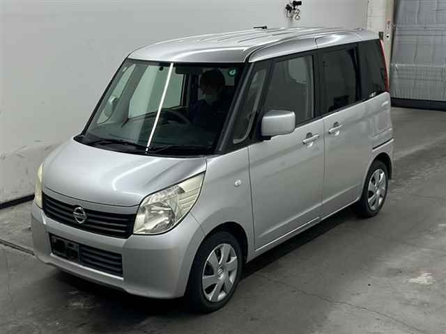 NISSAN ROOX 2011