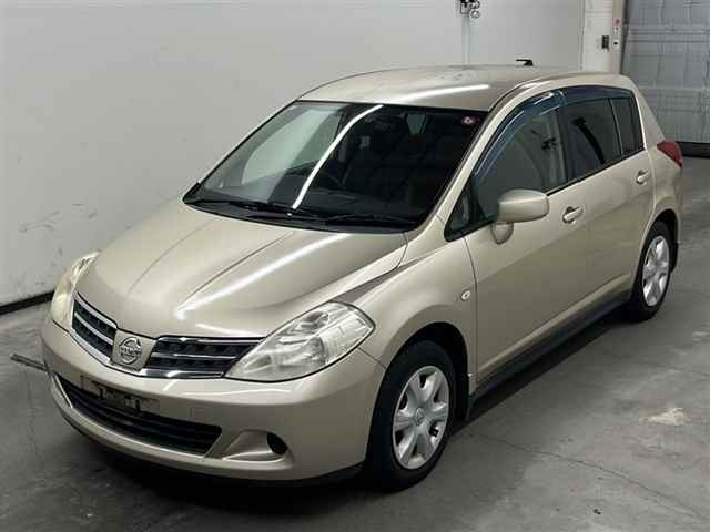 NISSAN TIIDA 2010