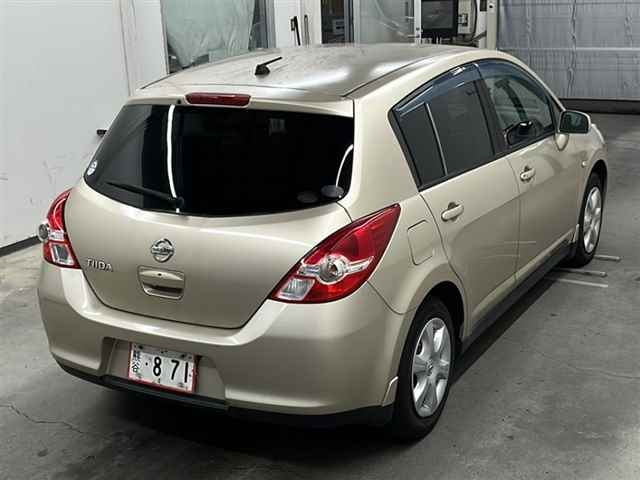 NISSAN TIIDA 2010