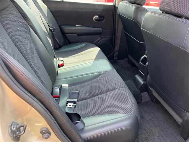 NISSAN TIIDA 2010